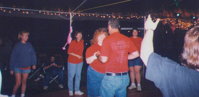 dance3.jpg (41678 bytes)